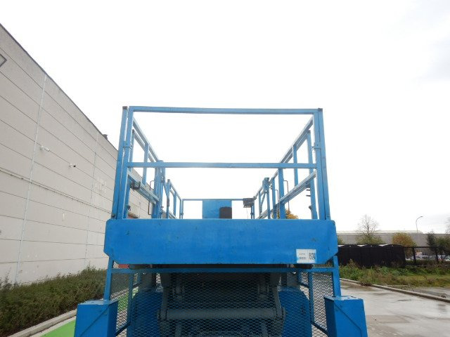 Käärlift Used scissor Lift Diesel 4x4 GENIE GS-4390-RT: pilt 9