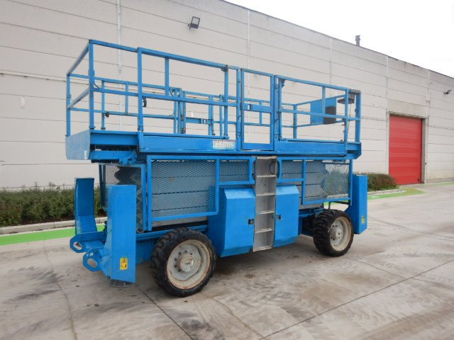 Used scissor Lift Diesel 4x4 GENIE GS-4390-RT - Käärlift: pilt 3 Used scissor Lift Diesel 4x4 GENIE GS-4390-RT - Käärlift: pilt 3