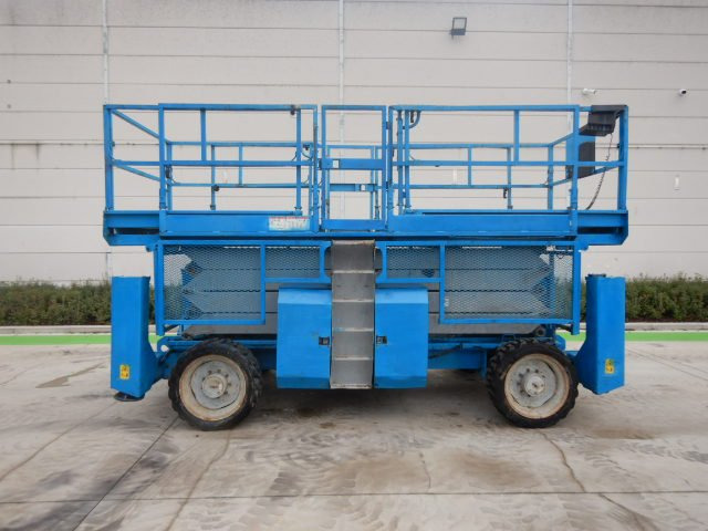 Used scissor Lift Diesel 4x4 GENIE GS-4390-RT - Käärlift: pilt 2 Used scissor Lift Diesel 4x4 GENIE GS-4390-RT - Käärlift: pilt 2