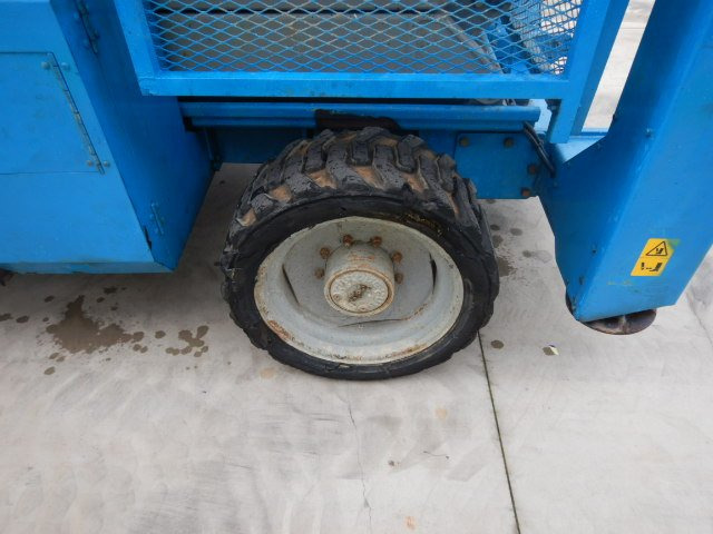 Käärlift Used scissor Lift Diesel 4x4 GENIE GS-4390-RT: pilt 11