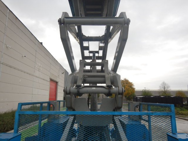 Käärlift Used scissor Lift Diesel 4x4 GENIE GS-4390-RT: pilt 8