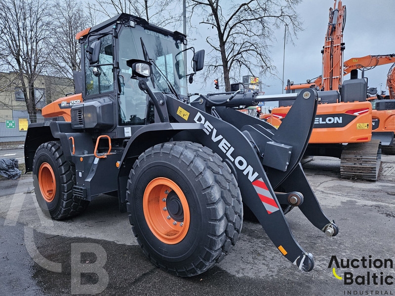 Develon DL250 - Rataslaadur: pilt 1 Develon DL250 - Rataslaadur: pilt 1