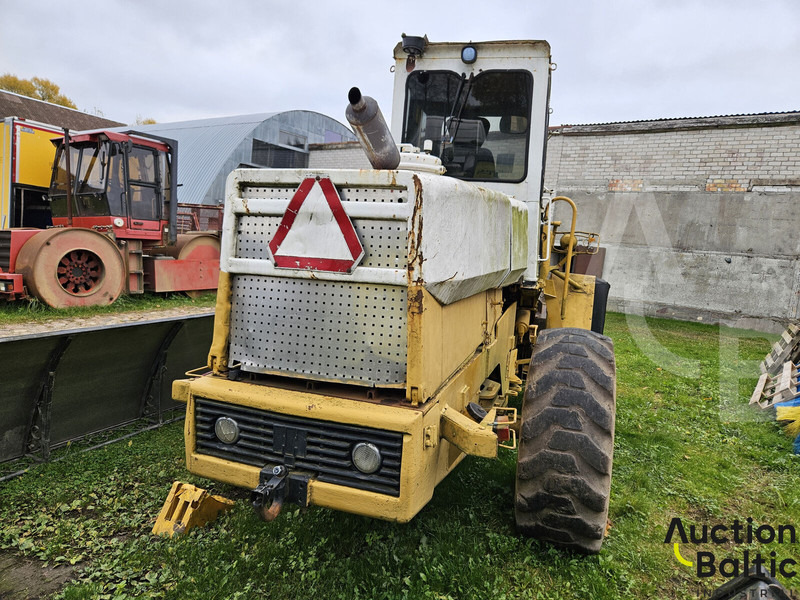International 520A - Rataslaadur: pilt 3 International 520A - Rataslaadur: pilt 3