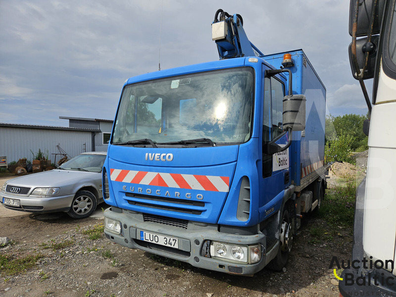 Iveco 100E 18 - Veoautolt tõusev platvorm: pilt 1 Iveco 100E 18 - Veoautolt tõusev platvorm: pilt 1