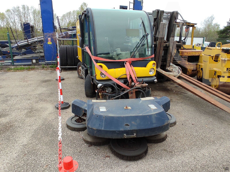 Mathieu Azura - Tänavapühkimismasin: pilt 2 Mathieu Azura - Tänavapühkimismasin: pilt 2