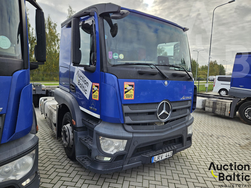 Mercedes-Benz Actros 1843 - Kabiinišassiiga veoauto: pilt 2 Mercedes-Benz Actros 1843 - Kabiinišassiiga veoauto: pilt 2