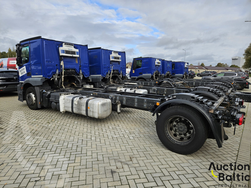 Mercedes-Benz Actros 1843 - Kabiinišassiiga veoauto: pilt 3 Mercedes-Benz Actros 1843 - Kabiinišassiiga veoauto: pilt 3