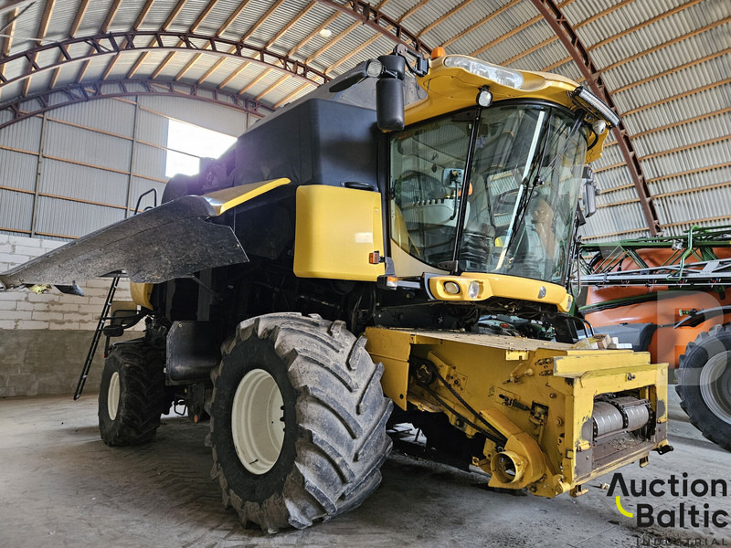 New Holland CR 9080 - Kombain: pilt 2 New Holland CR 9080 - Kombain: pilt 2