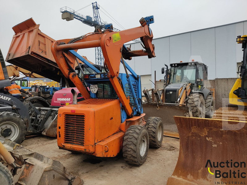 New Holland LS 185 B - Kompaktlaadur: pilt 4 New Holland LS 185 B - Kompaktlaadur: pilt 4