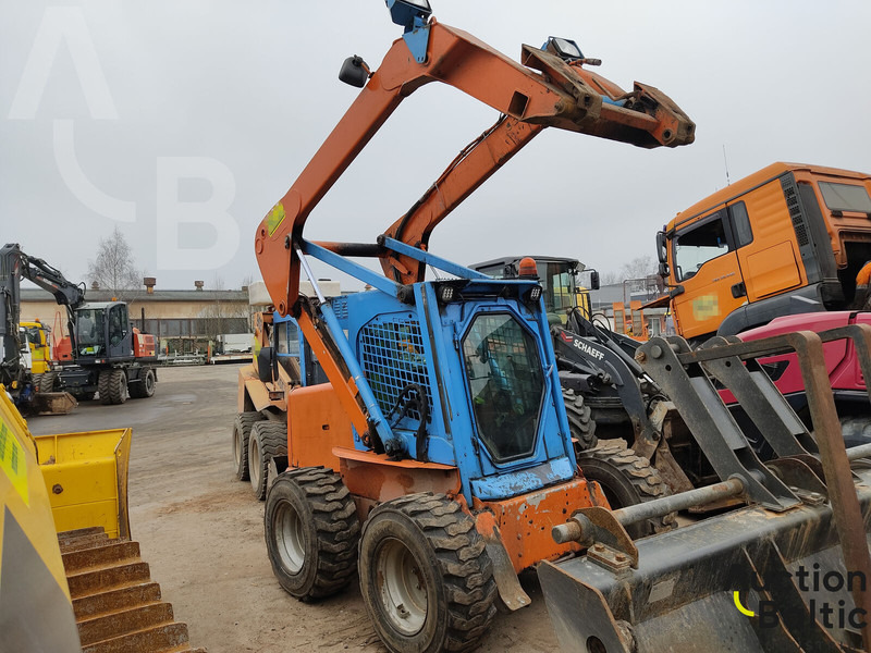 New Holland LS 185 B - Kompaktlaadur: pilt 1 New Holland LS 185 B - Kompaktlaadur: pilt 1