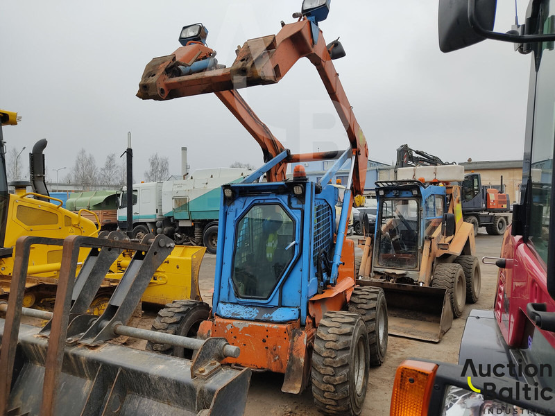 New Holland LS 185 B - Kompaktlaadur: pilt 2 New Holland LS 185 B - Kompaktlaadur: pilt 2