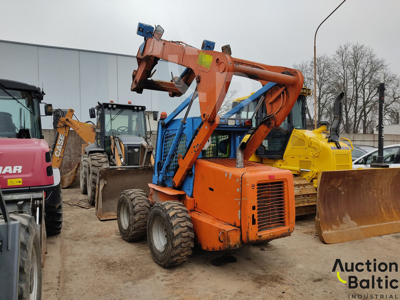 New Holland LS 185 B - Kompaktlaadur: pilt 3 New Holland LS 185 B - Kompaktlaadur: pilt 3
