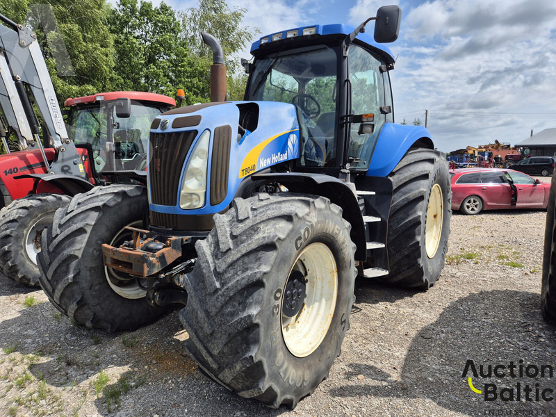 New Holland T 8040 - Traktor: pilt 1 New Holland T 8040 - Traktor: pilt 1