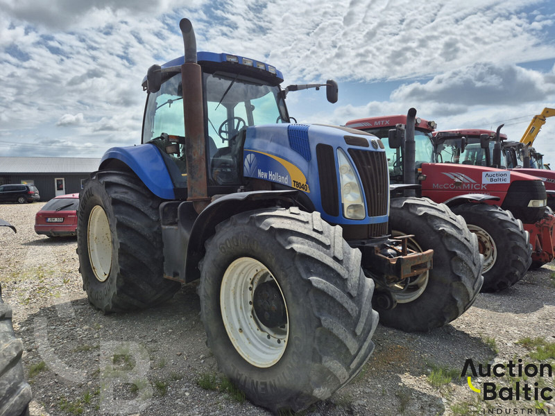 New Holland T 8040 - Traktor: pilt 2 New Holland T 8040 - Traktor: pilt 2