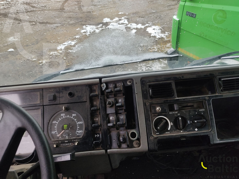 Kallurauto, Kraanaga veoauto Volvo FL618: pilt 7