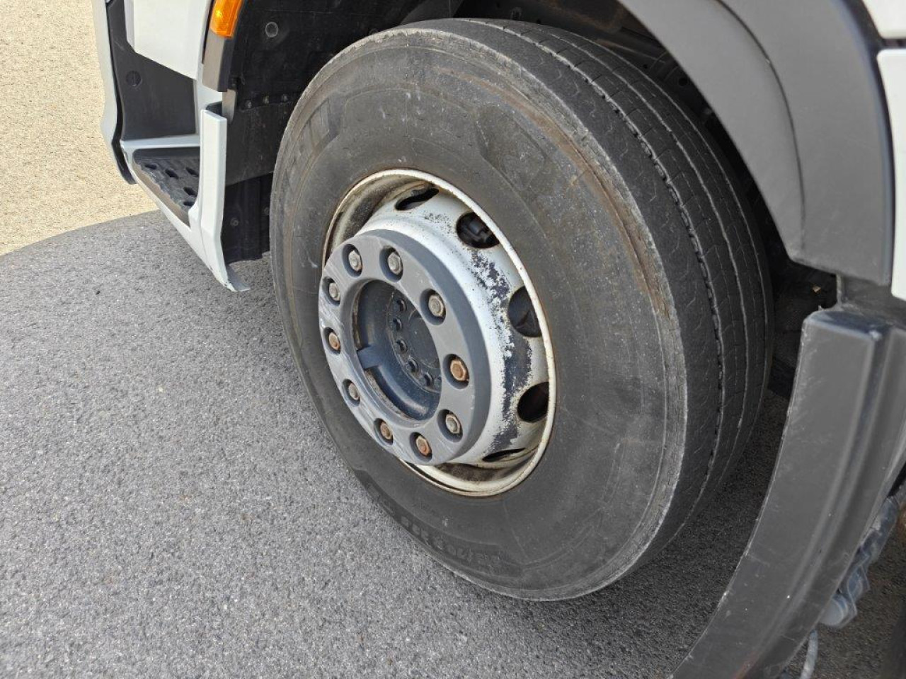 IVECO Stralis AS440S46T/P2LNG Euro6 Intarder Klima - Sadulveok: pilt 5 IVECO Stralis AS440S46T/P2LNG Euro6 Intarder Klima - Sadulveok: pilt 5
