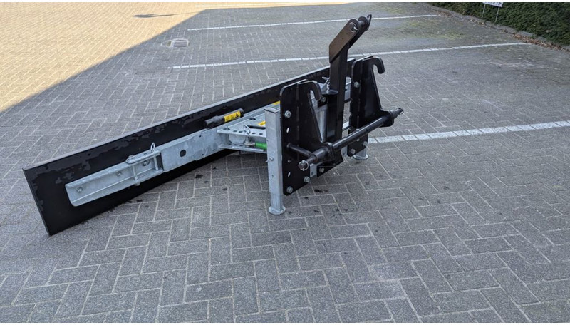 Zocon Rubberschuif 2.80 mtr Giant + 3-punts - Loomakasvatusseadmed: pilt 3 Zocon Rubberschuif 2.80 mtr Giant + 3-punts - Loomakasvatusseadmed: pilt 3