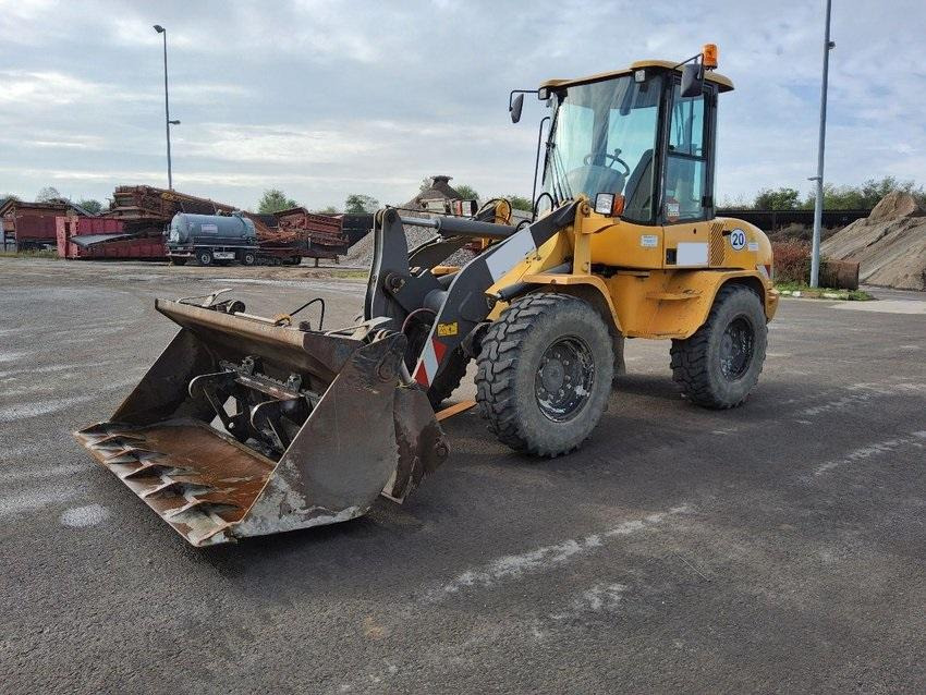 Volvo L 30 B-Z/K incl. 3-1-shovel and pal.-fork - Rataslaadur: pilt 1 Volvo L 30 B-Z/K incl. 3-1-shovel and pal.-fork - Rataslaadur: pilt 1