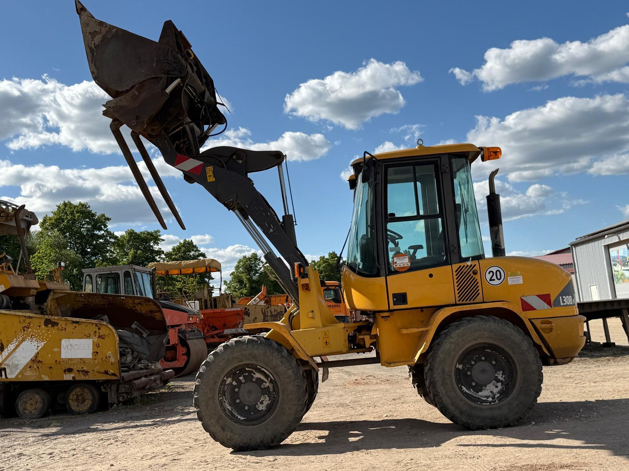 Volvo L 30 B-Z/K incl. 3-1shovel and fork - Rataslaadur: pilt 4 Volvo L 30 B-Z/K incl. 3-1shovel and fork - Rataslaadur: pilt 4