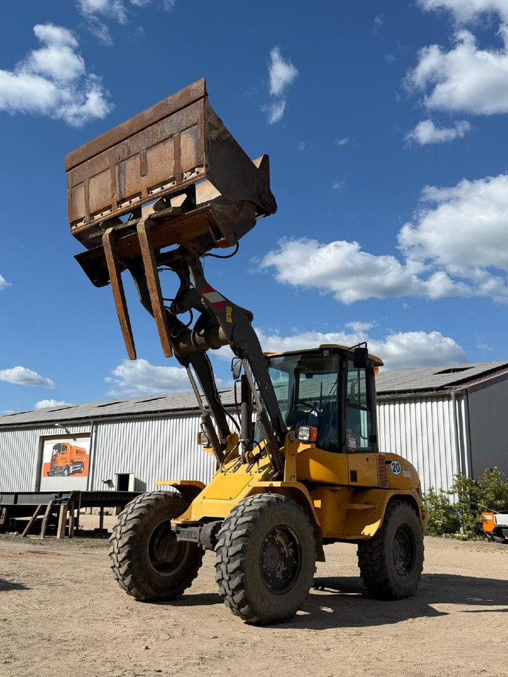 Volvo L 30 B-Z/K incl. 3-1shovel and fork - Rataslaadur: pilt 3 Volvo L 30 B-Z/K incl. 3-1shovel and fork - Rataslaadur: pilt 3