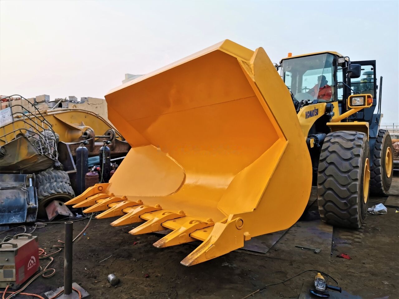 AME Side Dump Bucket - Laaduri kopp - Laadur: pilt 2 AME Side Dump Bucket - Laaduri kopp - Laadur: pilt 2