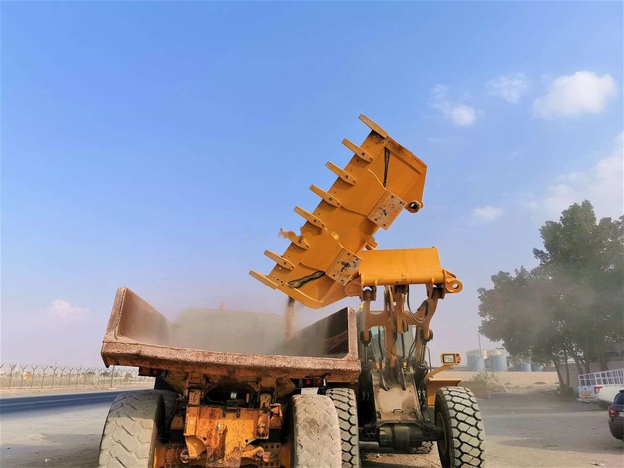 AME Side Dump Bucket - Laaduri kopp - Laadur: pilt 1 AME Side Dump Bucket - Laaduri kopp - Laadur: pilt 1