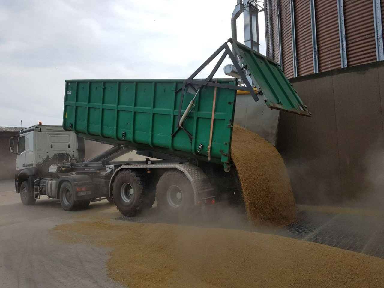Auflieger Abrollkipper Hakenlift Agrar - Konteinerveduk/ Tõstukiga poolhaagis: pilt 1 Auflieger Abrollkipper Hakenlift Agrar - Konteinerveduk/ Tõstukiga poolhaagis: pilt 1