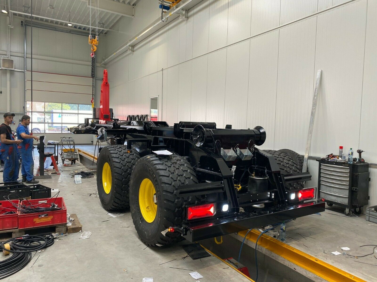 Auflieger Abrollkipper Hakenlift Agrarausführung - Konteinerveduk/ Tõstukiga poolhaagis: pilt 4 Auflieger Abrollkipper Hakenlift Agrarausführung - Konteinerveduk/ Tõstukiga poolhaagis: pilt 4