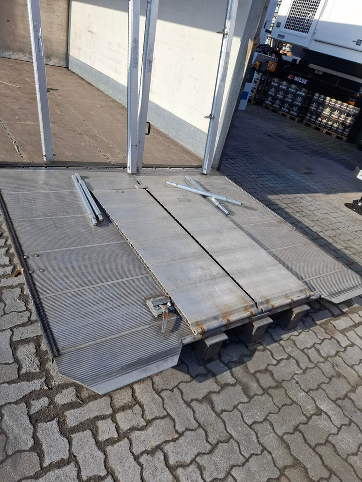 Getränke Abrollcontainer - Konteinerveduk/ Tõstukiga poolhaagis: pilt 5 Getränke Abrollcontainer - Konteinerveduk/ Tõstukiga poolhaagis: pilt 5
