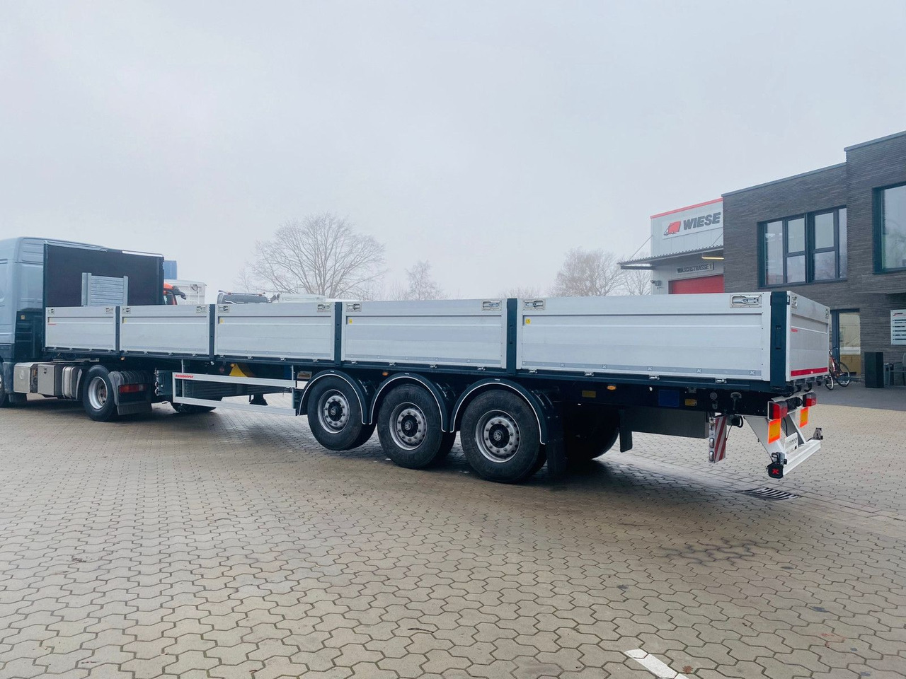 Kässbohrer Bordwandauflieger Twistlocks - Platvorm/ Madelpoolhaagis: pilt 3 Kässbohrer Bordwandauflieger Twistlocks - Platvorm/ Madelpoolhaagis: pilt 3