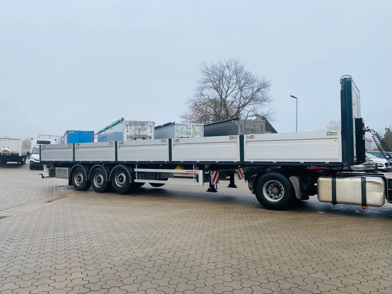 Kässbohrer Bordwandauflieger Twistlocks - Platvorm/ Madelpoolhaagis: pilt 2 Kässbohrer Bordwandauflieger Twistlocks - Platvorm/ Madelpoolhaagis: pilt 2