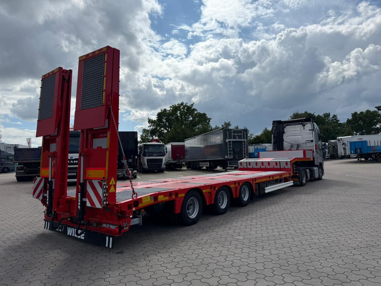 Kässbohrer SLS.HS Tieflader mit hydr. Schwanenhals - Madal platvormpoolhaagis: pilt 2 Kässbohrer SLS.HS Tieflader mit hydr. Schwanenhals - Madal platvormpoolhaagis: pilt 2