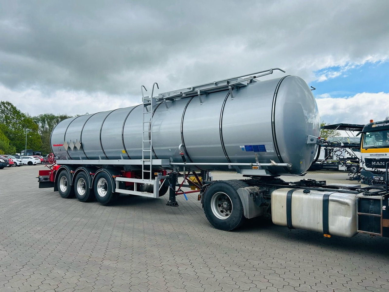 Kässbohrer STS.SS Edelstahl Tankauflieger Bitumen 32m³ - Tsistern poolhaagis: pilt 3 Kässbohrer STS.SS Edelstahl Tankauflieger Bitumen 32m³ - Tsistern poolhaagis: pilt 3