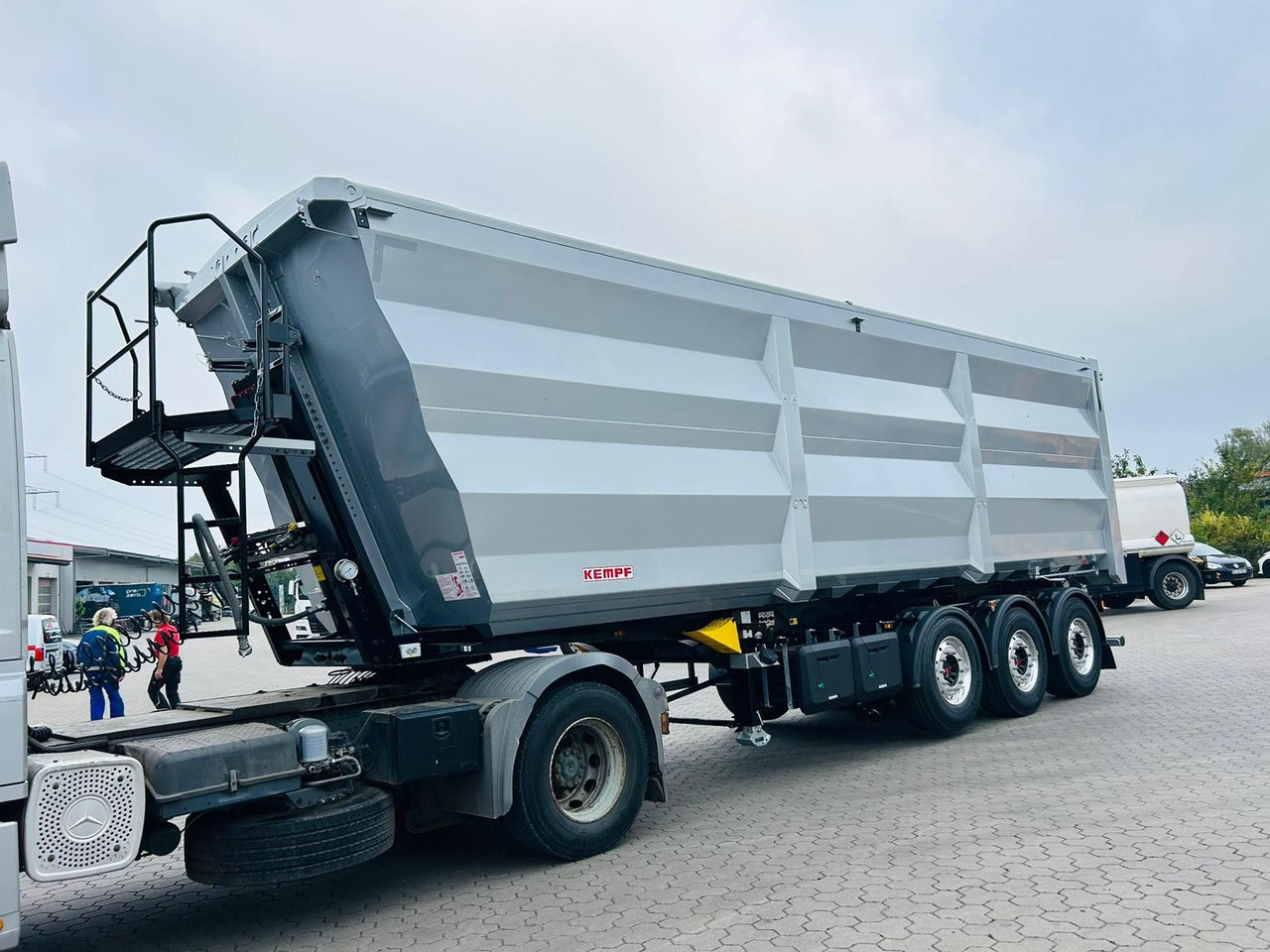 Kempf SKM 36/3 SHL-Light 3-Achs Stahl Kipper 51m³ - Kallur-poolhaagis: pilt 1 Kempf SKM 36/3 SHL-Light 3-Achs Stahl Kipper 51m³ - Kallur-poolhaagis: pilt 1