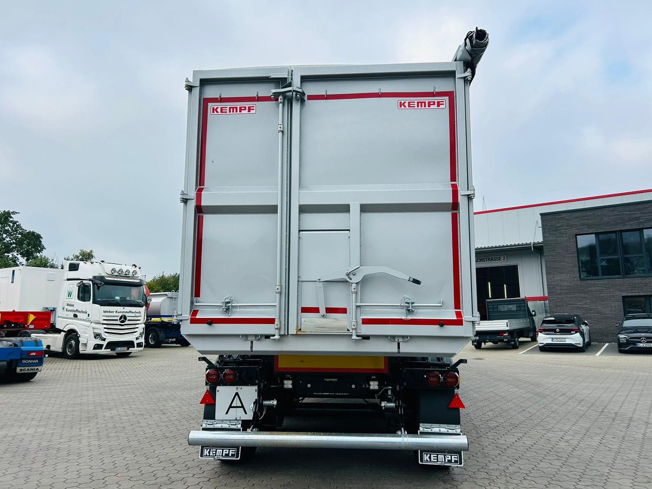 Kempf SKM 36/3 SR-Membran Stahl Halbrundmulde 50m³ - Kallur-poolhaagis: pilt 5 Kempf SKM 36/3 SR-Membran Stahl Halbrundmulde 50m³ - Kallur-poolhaagis: pilt 5