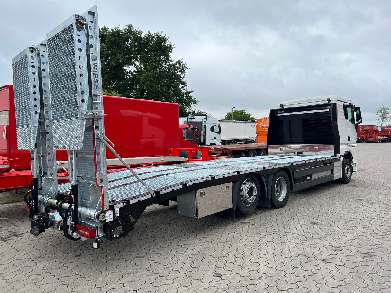 MAN Baumaschinen-  Arbeitsbühnentransporter Rampen - Puksiirauto: pilt 5 MAN Baumaschinen-  Arbeitsbühnentransporter Rampen - Puksiirauto: pilt 5