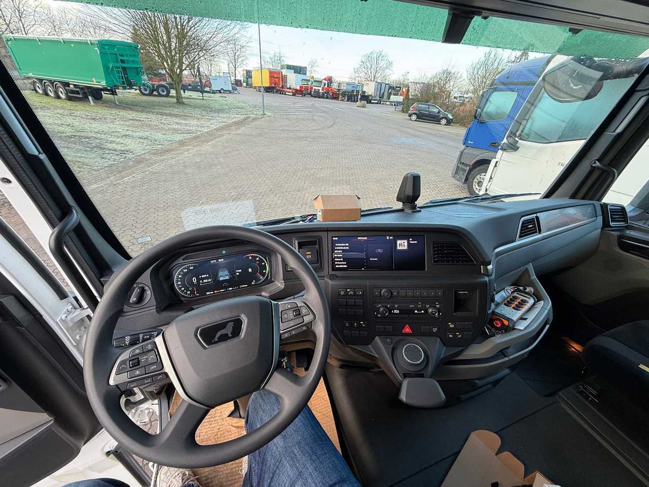 MAN Baumaschinen-  Arbeitsbühnentransporter Rampen - Puksiirauto: pilt 4 MAN Baumaschinen-  Arbeitsbühnentransporter Rampen - Puksiirauto: pilt 4