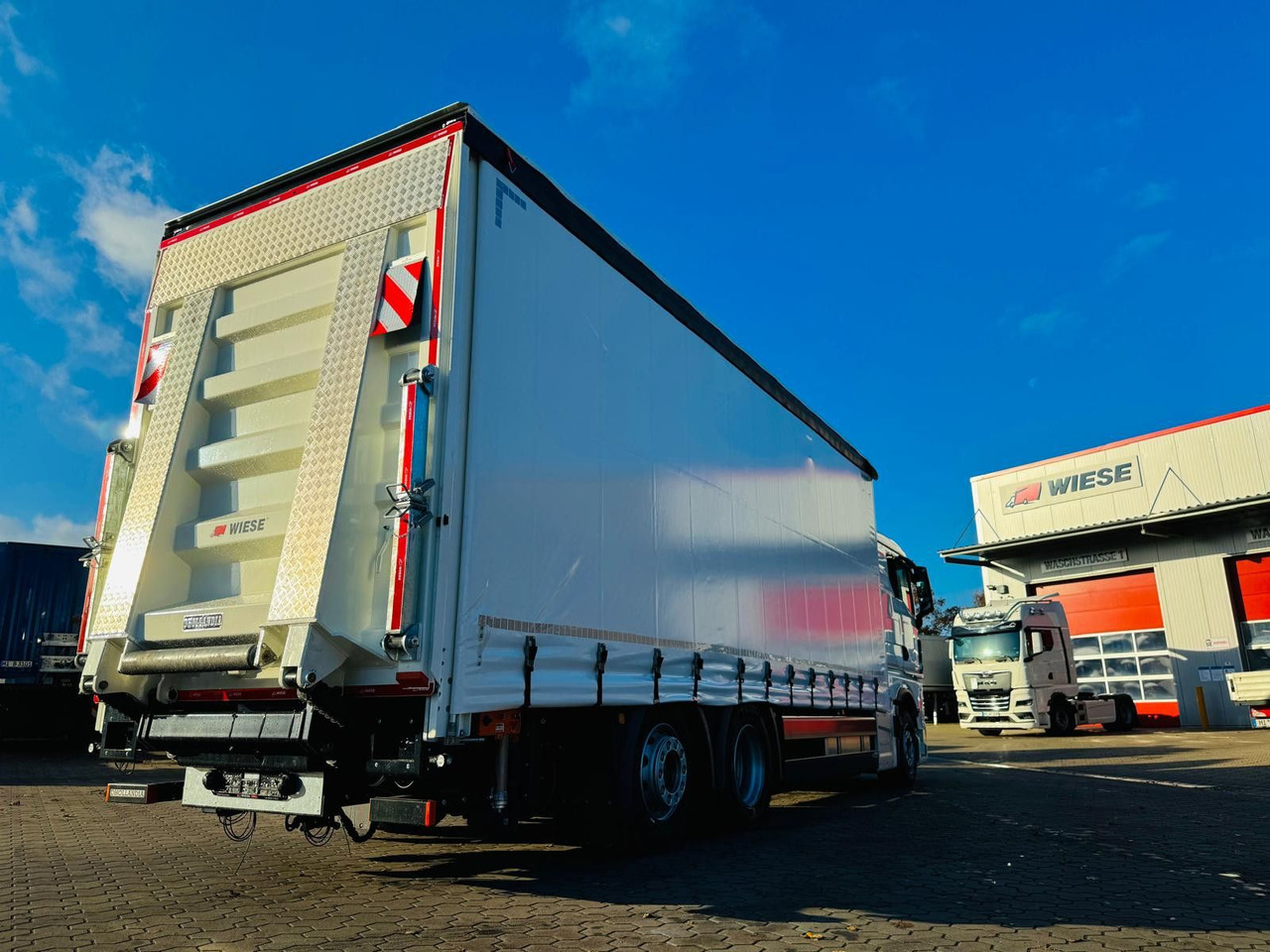 MAN TGX 26.440 6x2 LL Schwerlast Ladebordwand/Rampe - Tent veoauto: pilt 4 MAN TGX 26.440 6x2 LL Schwerlast Ladebordwand/Rampe - Tent veoauto: pilt 4
