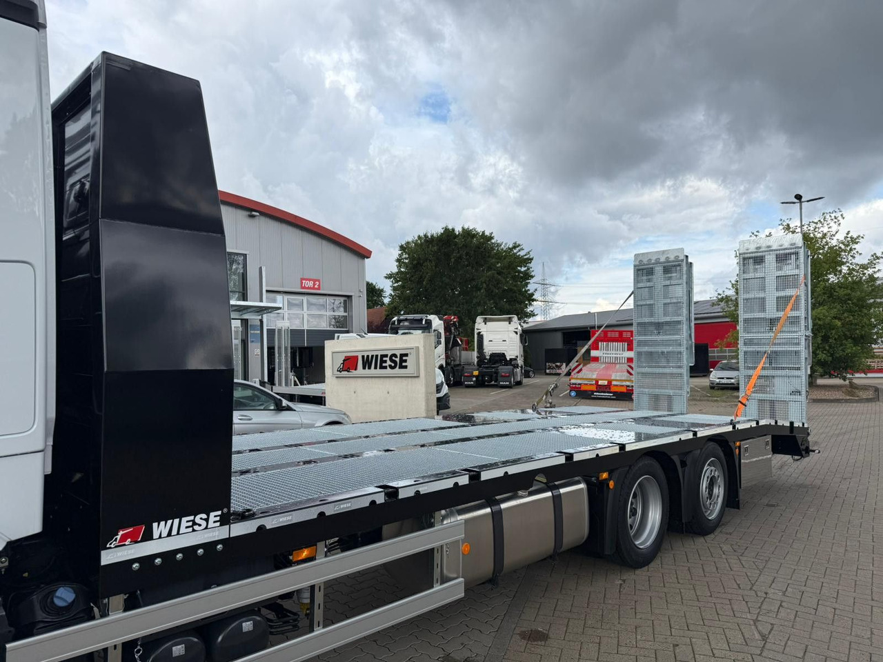 Mercedes-Benz Actros mit Rampen, Maschinentransporter - Puksiirauto: pilt 2 Mercedes-Benz Actros mit Rampen, Maschinentransporter - Puksiirauto: pilt 2