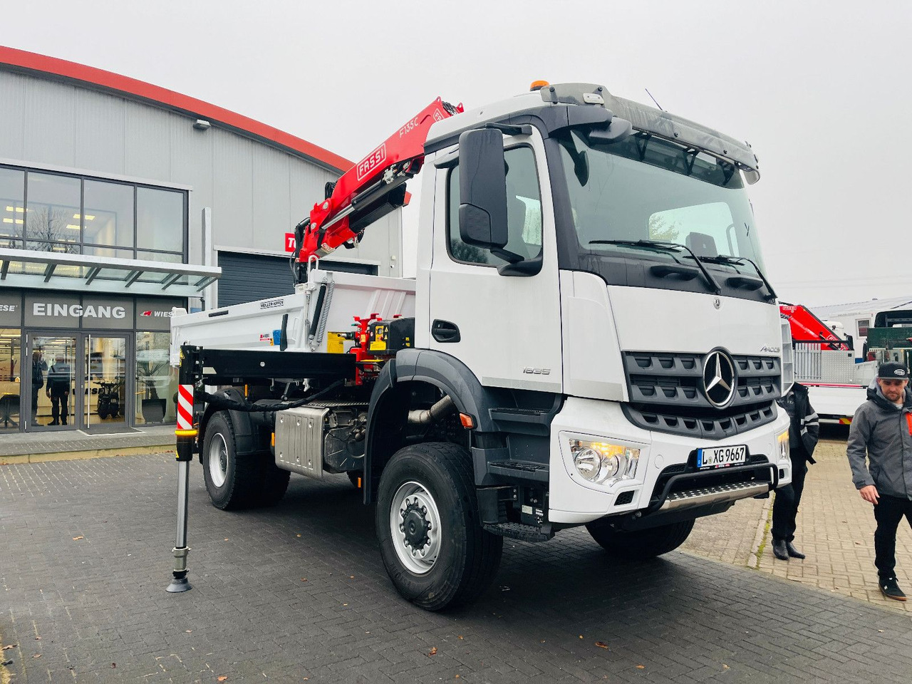 Mercedes-Benz Arocs 1835 4x4 Meiller Fassi F135 Kran Kipper - Kallurauto, Kraanaga veoauto: pilt 1 Mercedes-Benz Arocs 1835 4x4 Meiller Fassi F135 Kran Kipper - Kallurauto, Kraanaga veoauto: pilt 1