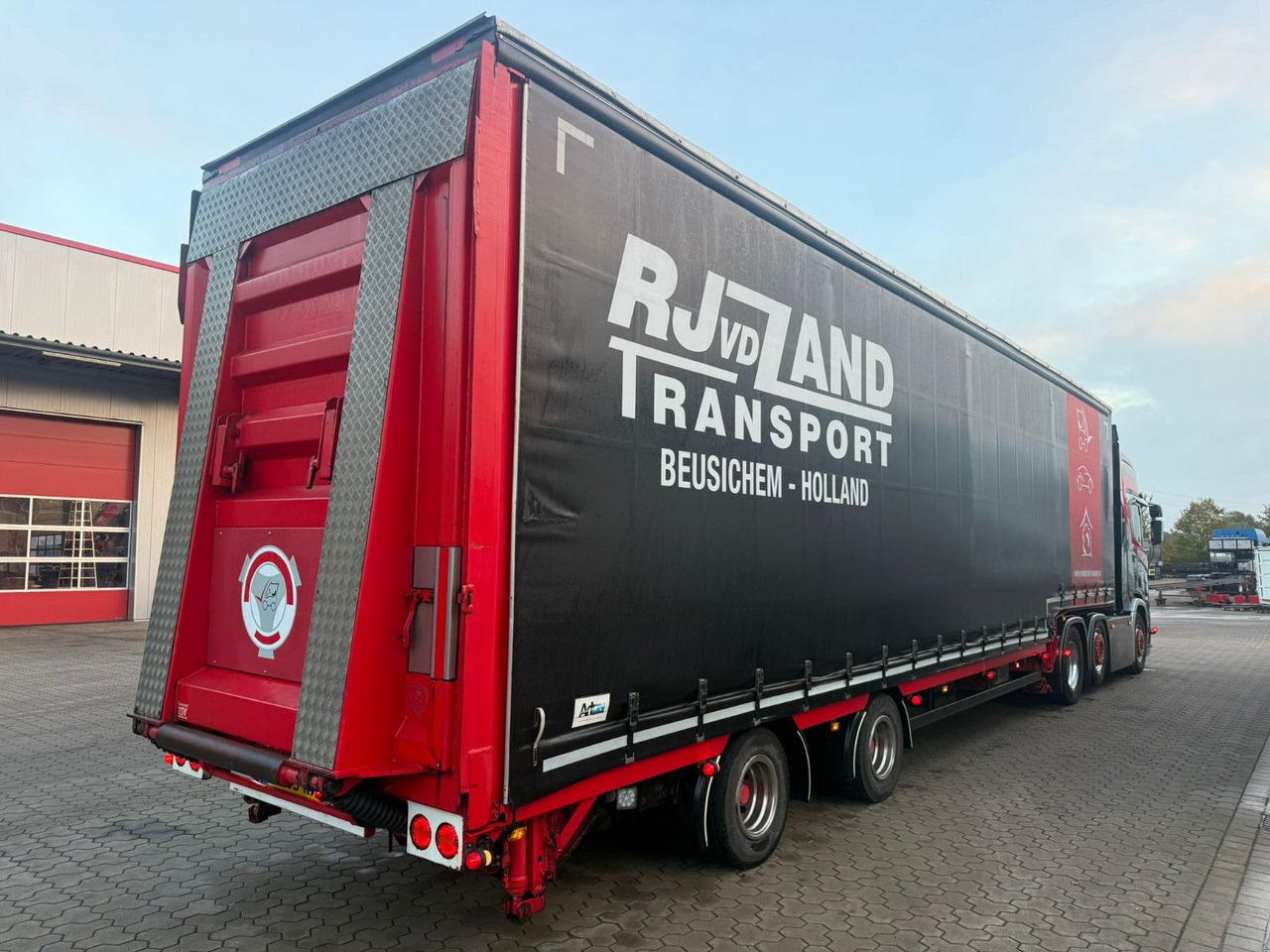 Meusburger 2-Achs-Gabelstaplertransporter Rampe Dhollandia - Madal platvormpoolhaagis: pilt 3 Meusburger 2-Achs-Gabelstaplertransporter Rampe Dhollandia - Madal platvormpoolhaagis: pilt 3