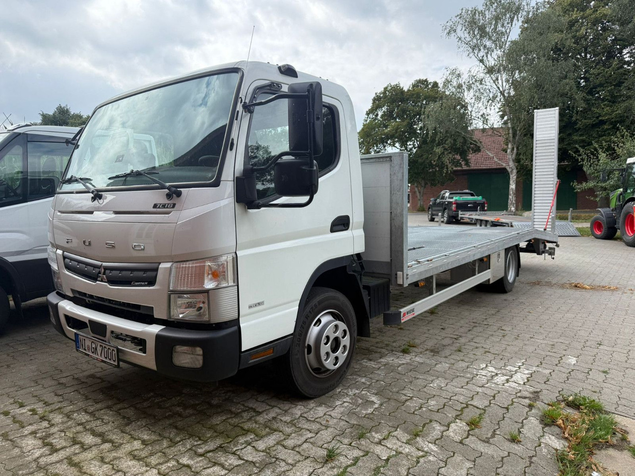 Mitsubishi Fuso Canter 7C18 Arbeitsbühnentransporter - Puksiirauto: pilt 1 Mitsubishi Fuso Canter 7C18 Arbeitsbühnentransporter - Puksiirauto: pilt 1