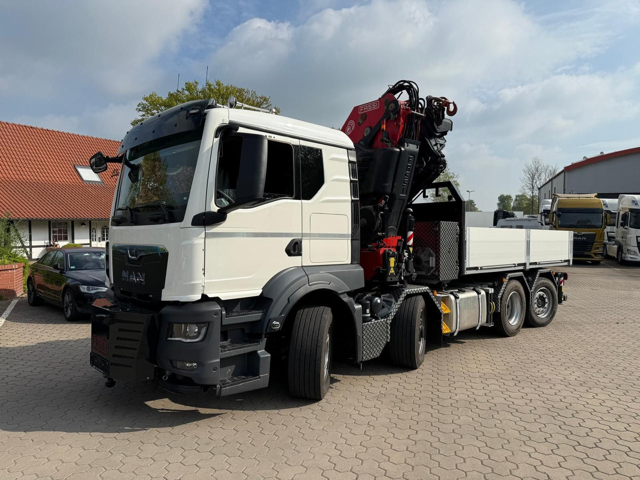 MAN 35.520 8x4 Fassi F800 RA2.28 OHNE ABSTÜTZÜBERWA. - Sadulveok: pilt 3 MAN 35.520 8x4 Fassi F800 RA2.28 OHNE ABSTÜTZÜBERWA. - Sadulveok: pilt 3