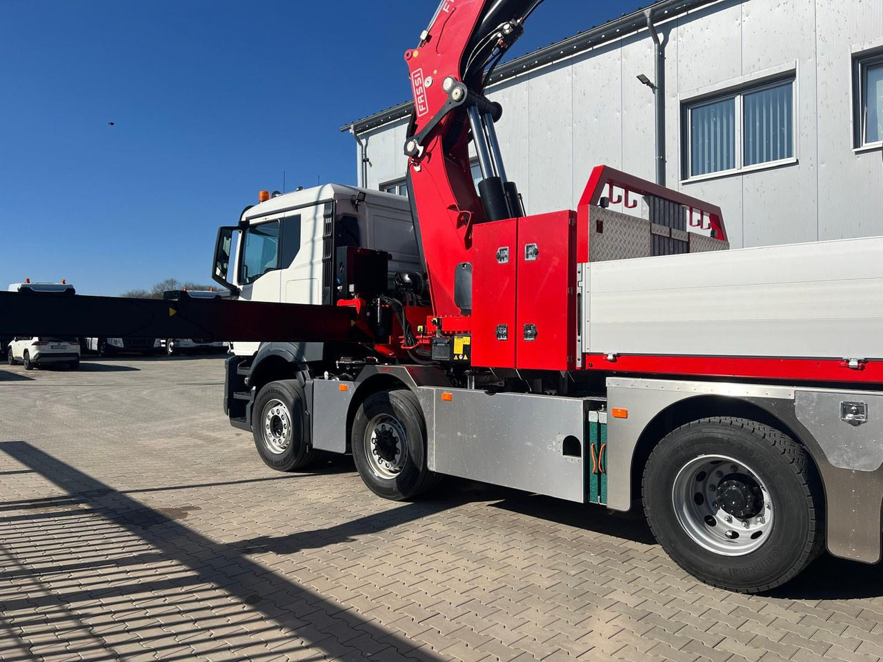 MAN 8x4 Hydro mit F1150 inkl Jib und Winde Korb - Sadulveok: pilt 4 MAN 8x4 Hydro mit F1150 inkl Jib und Winde Korb - Sadulveok: pilt 4