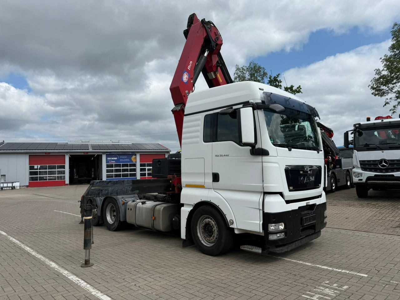 MAN TGX 26.440 6x2 mit HMF 3000-5 Kran TÜV NEU - Sadulveok: pilt 2 MAN TGX 26.440 6x2 mit HMF 3000-5 Kran TÜV NEU - Sadulveok: pilt 2