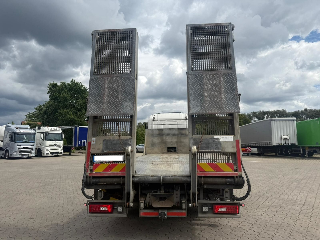 Scania G450 Baumaschinentransporter mit Rampen - Treilerveoauto: pilt 5 Scania G450 Baumaschinentransporter mit Rampen - Treilerveoauto: pilt 5