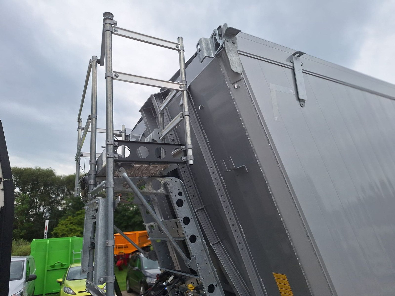 Schmitz Cargobull Kipper 52m³ mit gekröpftem Chassis - Kallur-poolhaagis: pilt 5 Schmitz Cargobull Kipper 52m³ mit gekröpftem Chassis - Kallur-poolhaagis: pilt 5