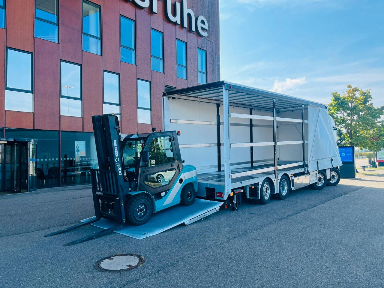 Volvo FH 500 Gabelstaplertransporter LBW Dhollandia 9t - Veoauto: pilt 2 Volvo FH 500 Gabelstaplertransporter LBW Dhollandia 9t - Veoauto: pilt 2