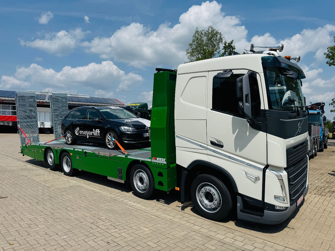 Volvo Arbeitsbühnen Baumaschinentransporter mit Rampen - Madelveok/ Platvormveok: pilt 2 Volvo Arbeitsbühnen Baumaschinentransporter mit Rampen - Madelveok/ Platvormveok: pilt 2