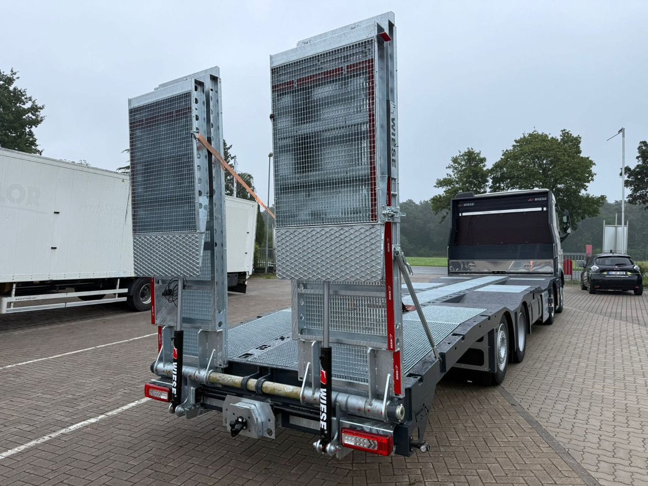 Volvo Arbeitsbühnen Baumaschinentransporter mit Rampen - Puksiirauto: pilt 5 Volvo Arbeitsbühnen Baumaschinentransporter mit Rampen - Puksiirauto: pilt 5